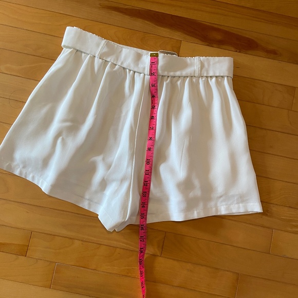 Elodie White Shorts - Size Large - Picture 7 of 10